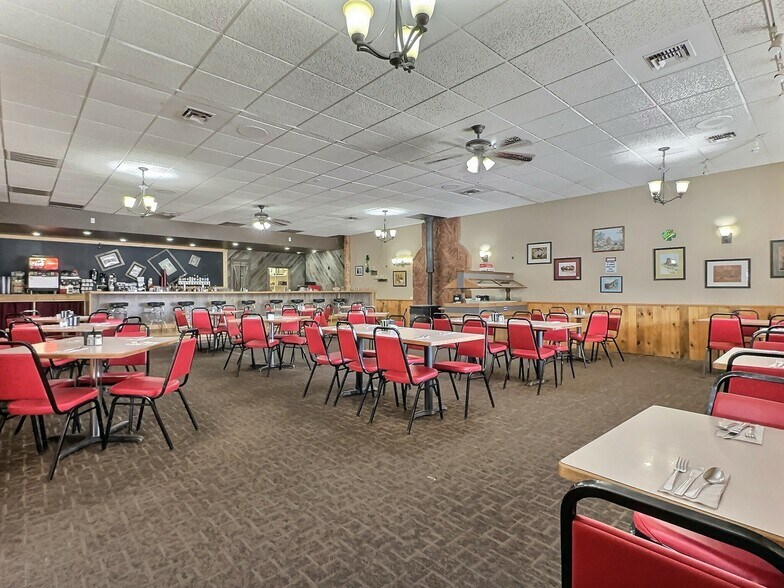 203 E Cleveland St, Sundance, WY à vendre - Photo de l’immeuble – Image 3 sur 35