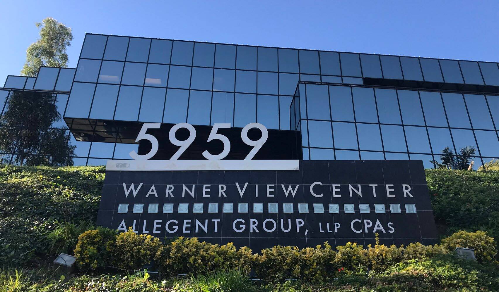 5959 Topanga Canyon Blvd, Woodland Hills, CA à louer Photo de l’immeuble– Image 1 sur 9