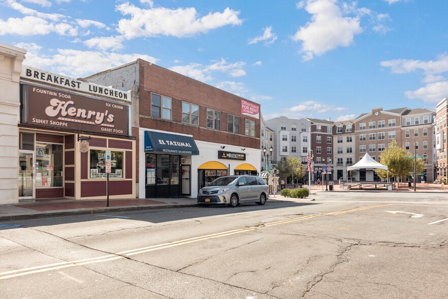 8 Glen St, Glen Cove, NY à louer - Photo de l’immeuble – Image 2 sur 21