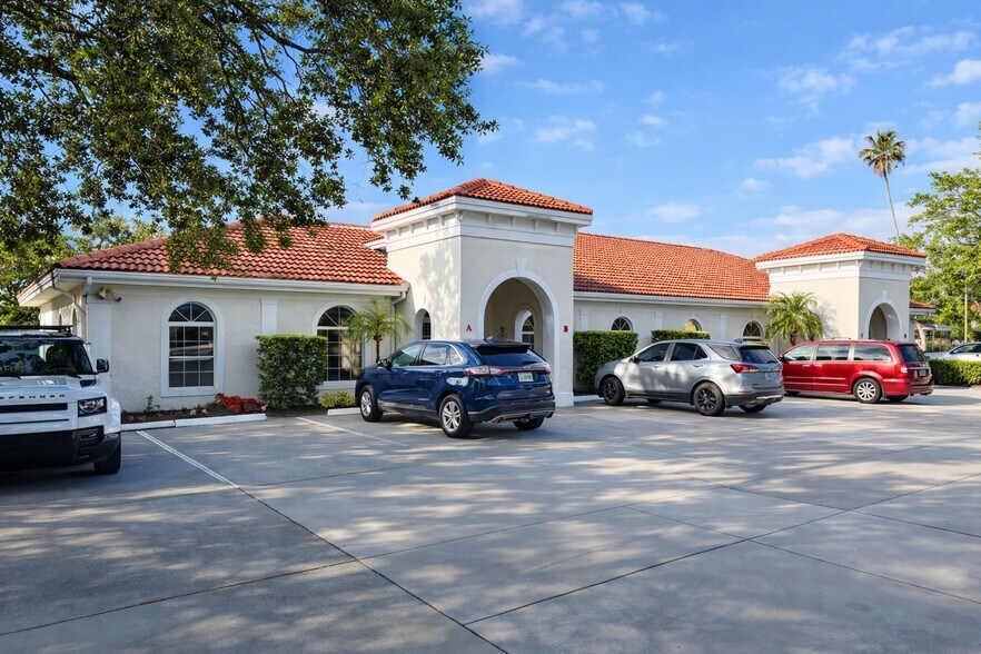 517 Riviera St, Venice, FL à louer - Photo principale – Image 1 sur 1