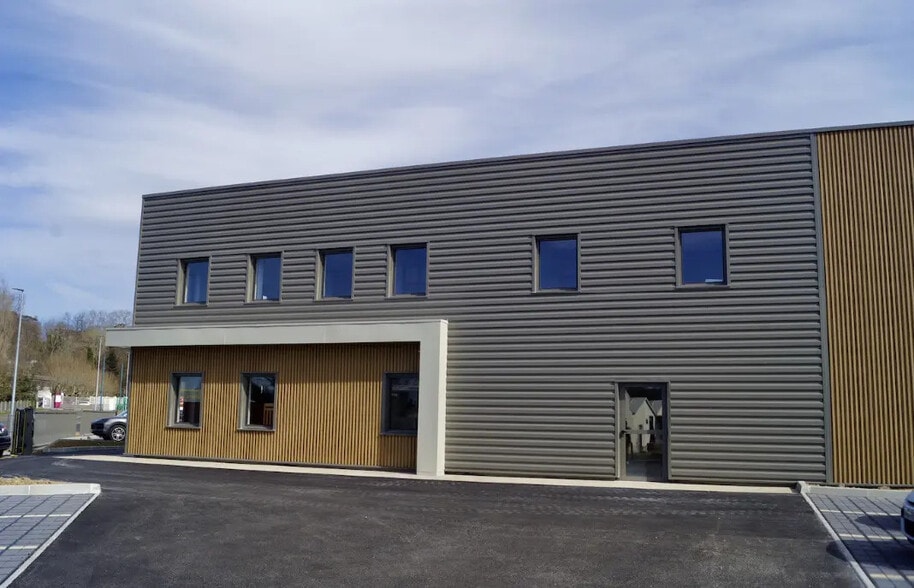Local d'activités dans Trévoux à vendre - Photo de l’immeuble – Image 1 sur 2