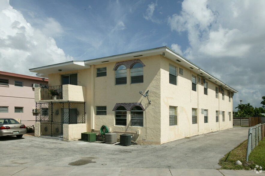 6373 SW 8th St, West Miami, FL à vendre - Photo de l’immeuble – Image 3 sur 4