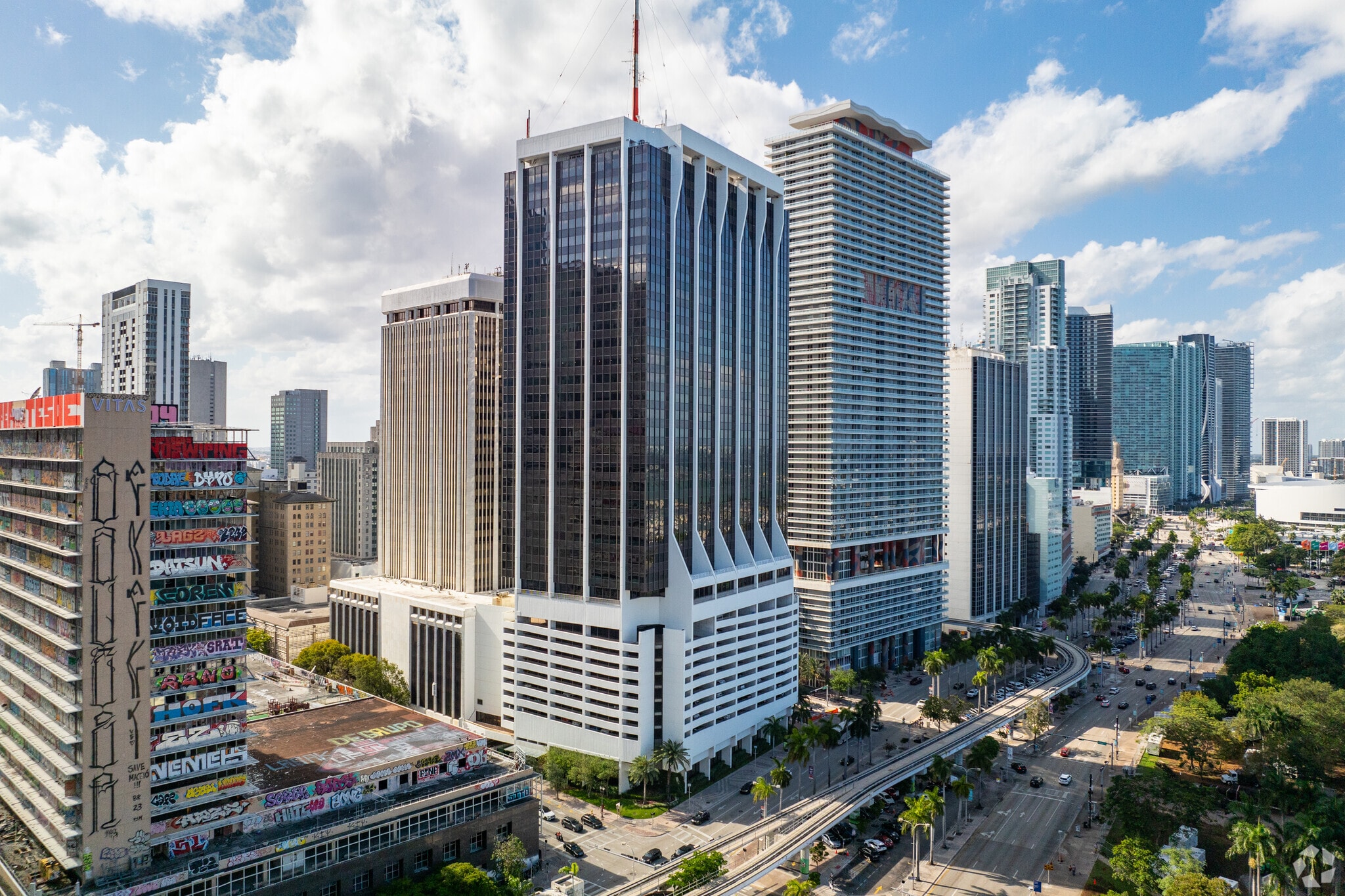 2 S biscayne Blvd, Miami, FL à louer Photo de l’immeuble– Image 1 sur 36