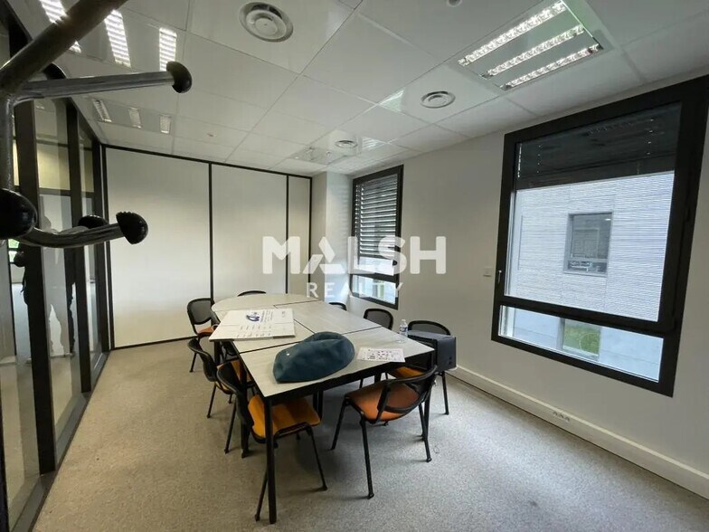 Bureau dans Limonest à louer - Photo de l’immeuble – Image 3 sur 6