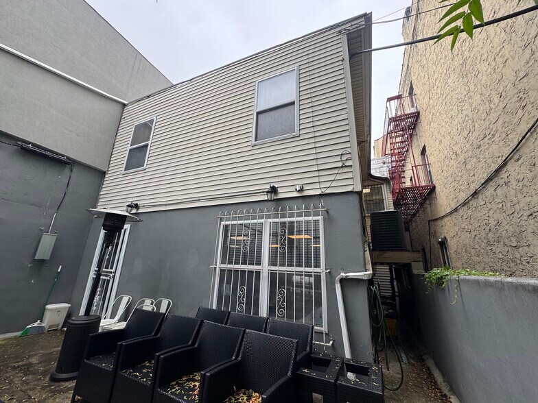 6702 Bergenline Ave, West New York, NJ à vendre - Photo de l’immeuble – Image 3 sur 32