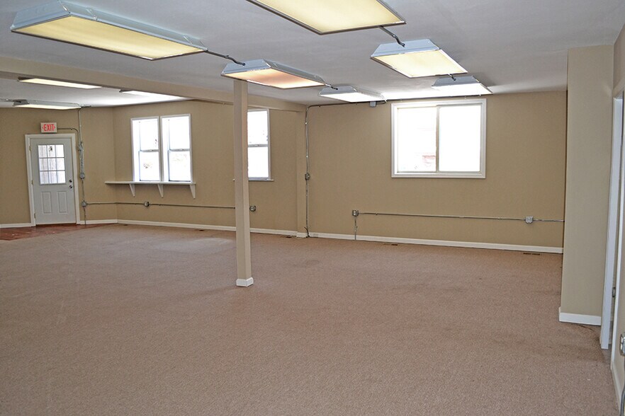 1830 E B St, Belleville, IL à louer - Photo de l’immeuble – Image 3 sur 8