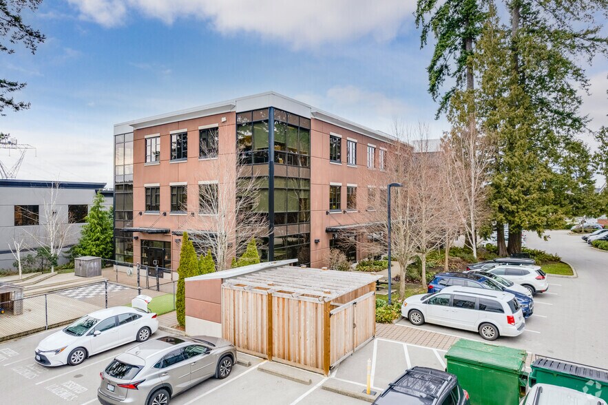 15300 Croydon Dr, Surrey, BC à louer - Photo de l’immeuble – Image 3 sur 7