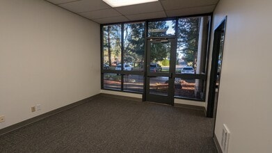 4002-4014 148th Ave NE, Redmond, WA à louer Photo de l’immeuble– Image 2 sur 3