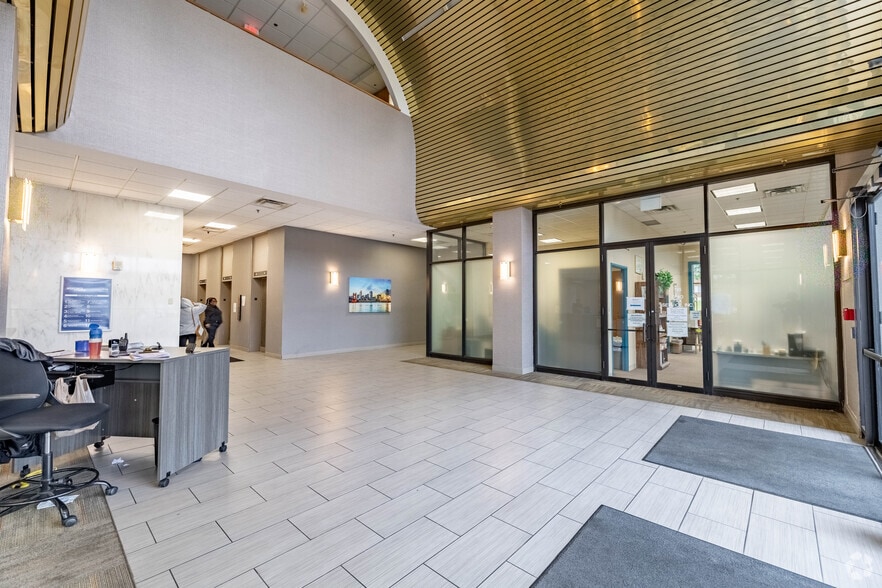 7162 Reading Rd, Cincinnati, OH à louer - Photo intérieure – Image 3 sur 18