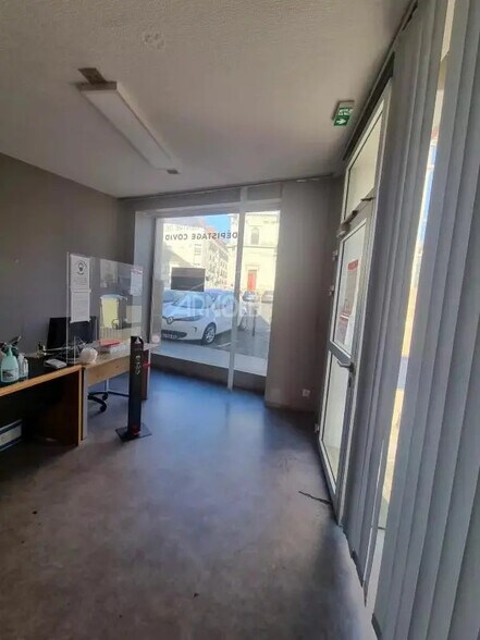 Local commercial dans Nantes à louer - Photo de l’immeuble – Image 1 sur 5