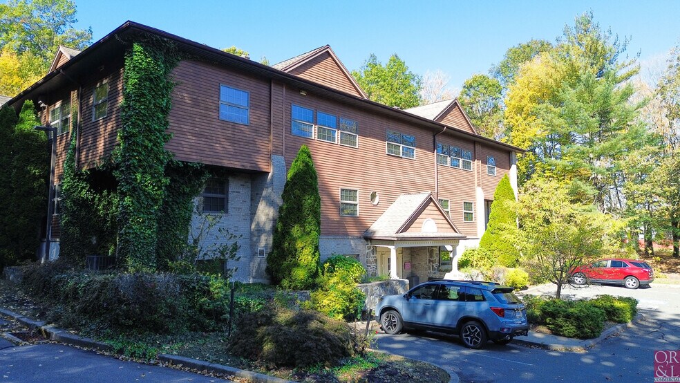 687 Straits Tpke, Middlebury, CT à vendre - Photo de l’immeuble – Image 2 sur 19