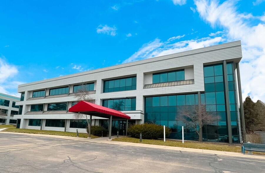 2917 International Ln, Madison, WI à vendre - Photo de l’immeuble – Image 1 sur 6