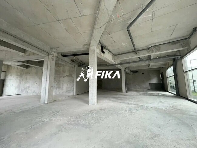 Plus de détails pour Local commercial à vendre