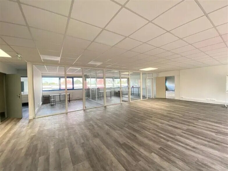 Bureau dans Villepinte à louer - Photo de l’immeuble – Image 2 sur 10
