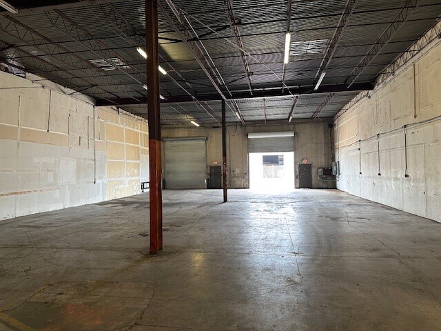 6101-6127 Long Dr, Houston, TX à louer - Photo de l’immeuble – Image 3 sur 8