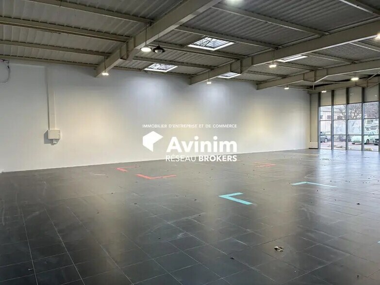 Industriel/Logistique dans Martigues à louer - Photo de l’immeuble – Image 2 sur 5