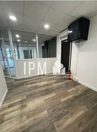Plus de détails pour Local d'activités à louer