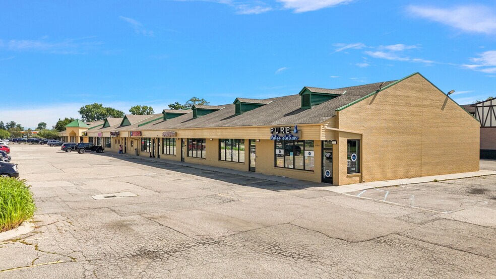 34306-34344 Harper Ave, Clinton Township, MI à louer - Photo de l’immeuble – Image 3 sur 5