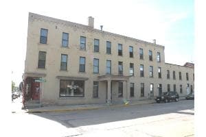 Plus de détails pour 101 W Huron St, Berlin, WI - Logement à vendre