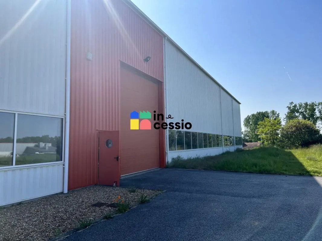 Local d'activités dans La Ferté-Bernard à vendre Photo de l’immeuble– Image 1 sur 21