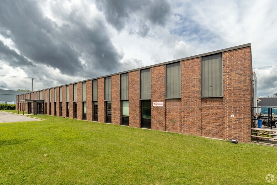 3235 Rue Guénette, Montréal, QC à louer - Photo de l’immeuble – Image 2 sur 7