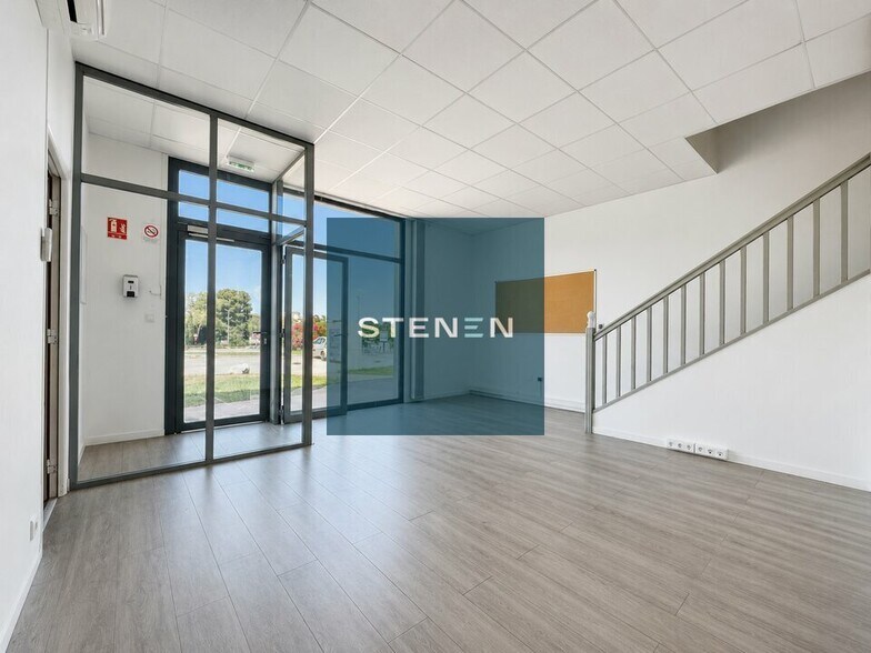 415 Rue Claude Nicolas Ledoux, Aix-en-Provence à louer - Photo de l’immeuble – Image 3 sur 7