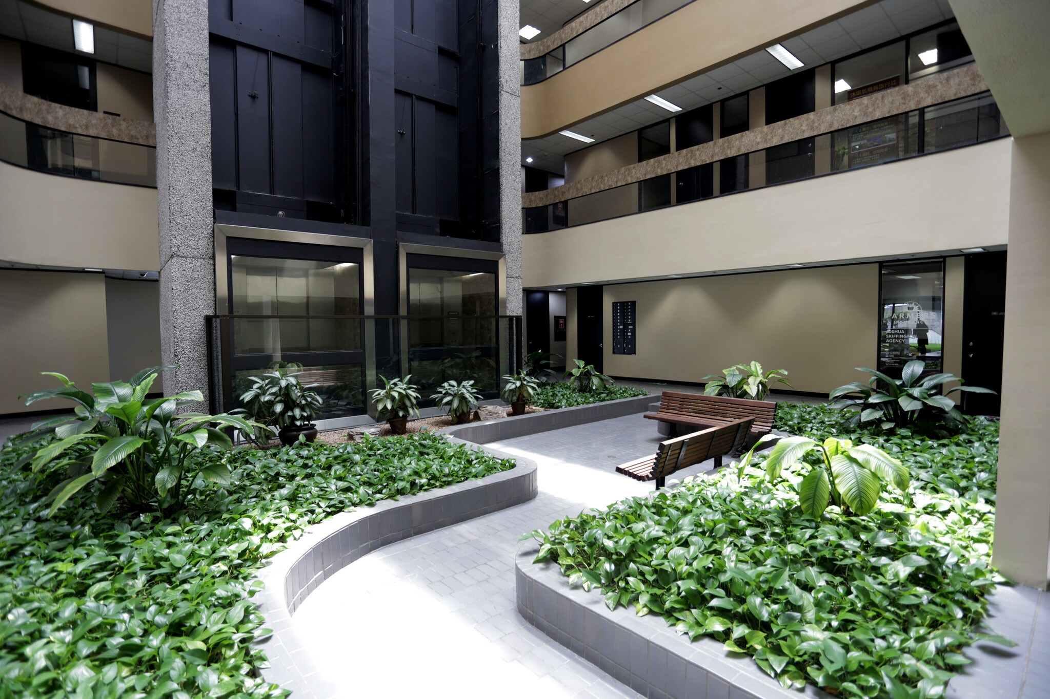 6100 Corporate Dr, Houston, TX à louer Photo de l’immeuble– Image 1 sur 3