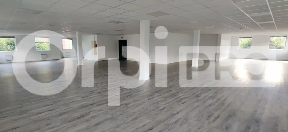 Bureau dans Chevilly-Larue à louer - Photo de l’immeuble – Image 2 sur 4