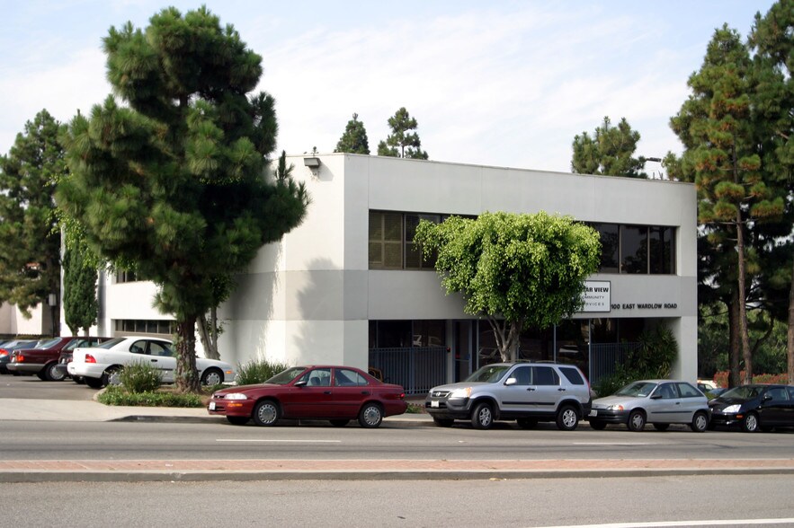 100 E Wardlow Rd, Long Beach, CA à vendre - Photo de l’immeuble – Image 3 sur 18