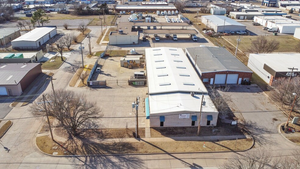 1006 N University Blvd, Norman, OK à louer - Photo principale – Image 1 sur 6