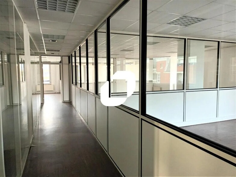 10 Place Salvador Allende, Villeneuve-d'Ascq à louer - Photo de l’immeuble – Image 3 sur 12