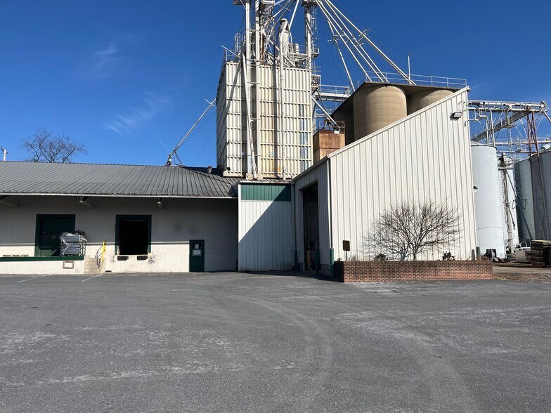 100 John St, Westminster, MD à louer - Photo de l’immeuble – Image 2 sur 5