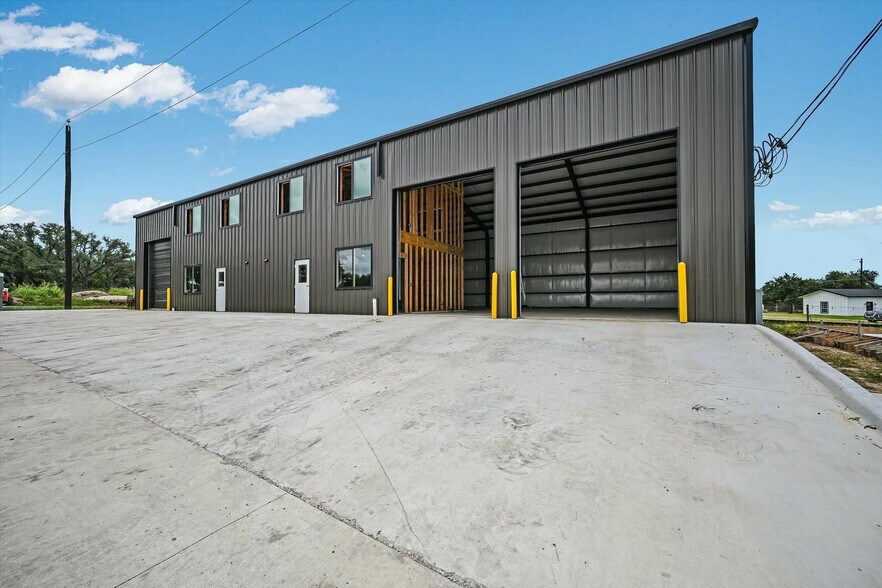 15113 Fitzhugh Rd, Austin, TX à louer - Photo de l’immeuble – Image 3 sur 13