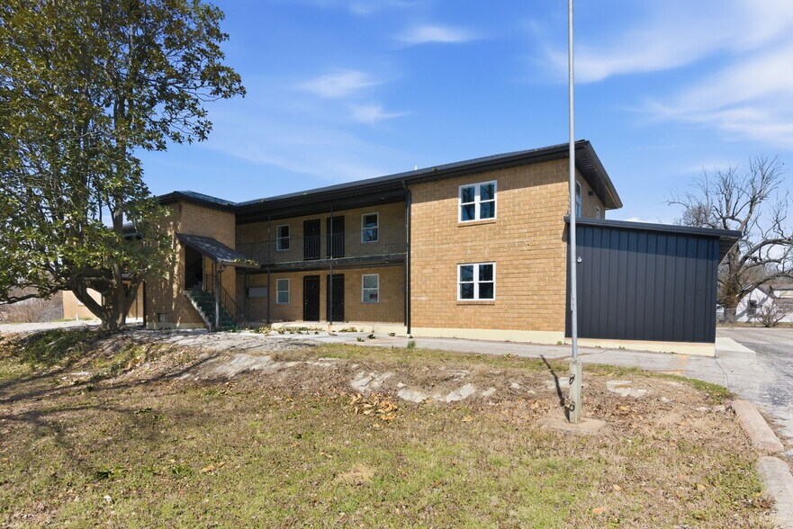 301 Mount Vernon Blvd, Mount Vernon, MO à vendre - Photo de l’immeuble – Image 3 sur 52