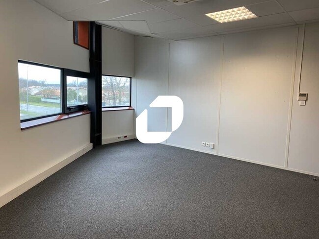 Plus de détails pour Bureau à louer