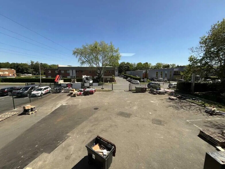 20 Rue Des Cerisiers, Lisses à louer - Photo de l’immeuble – Image 2 sur 14