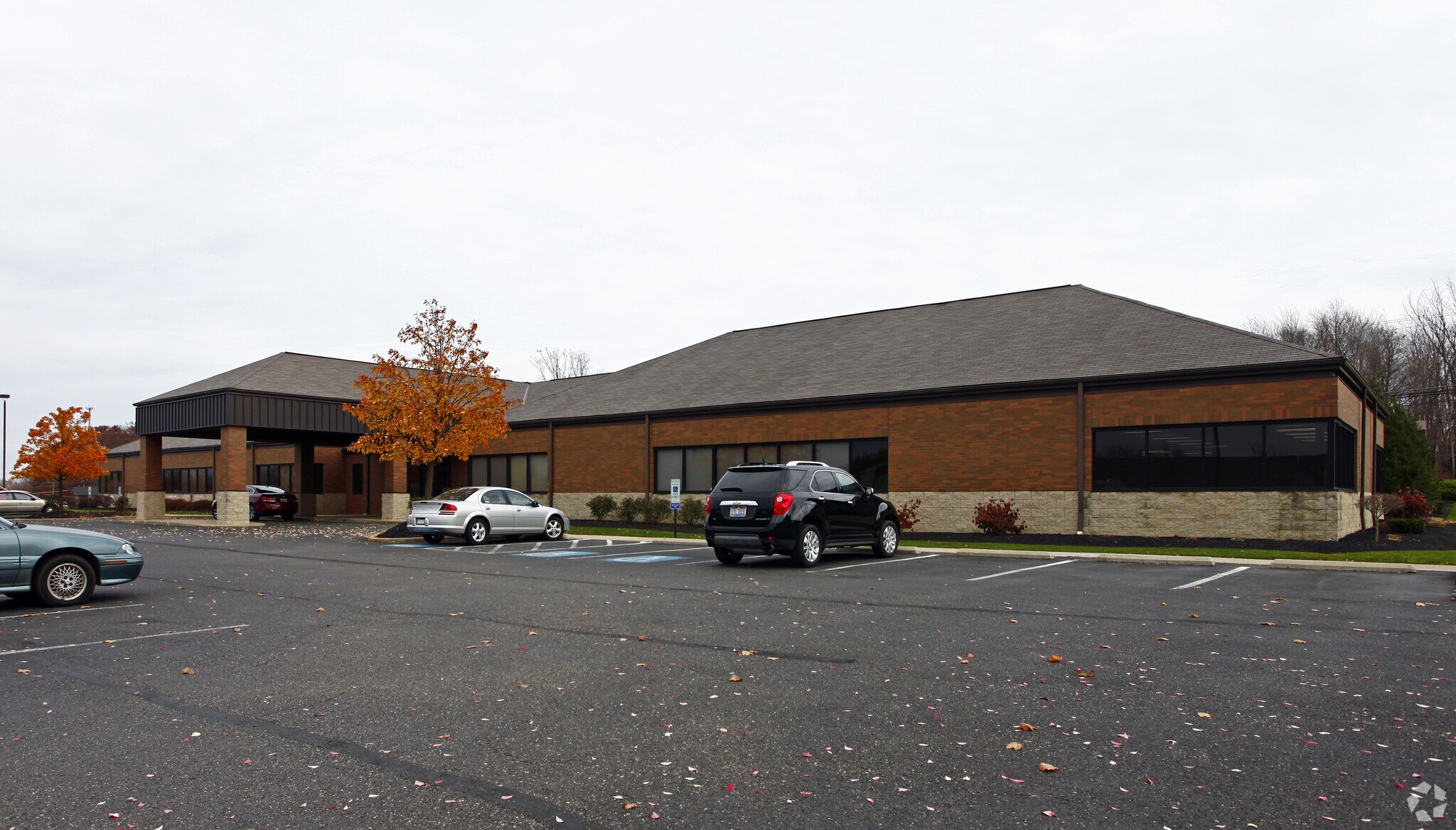885 S Sawburg Rd, Alliance, OH à louer Photo principale– Image 1 sur 4