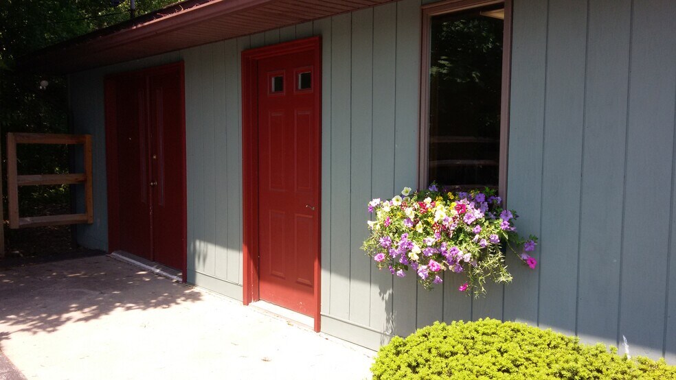 762 Pre Emption Rd, Geneva, NY à vendre - Photo de l’immeuble – Image 3 sur 37