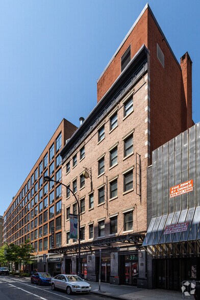 437 W 16th St, New York, NY à louer - Photo de l’immeuble – Image 2 sur 4