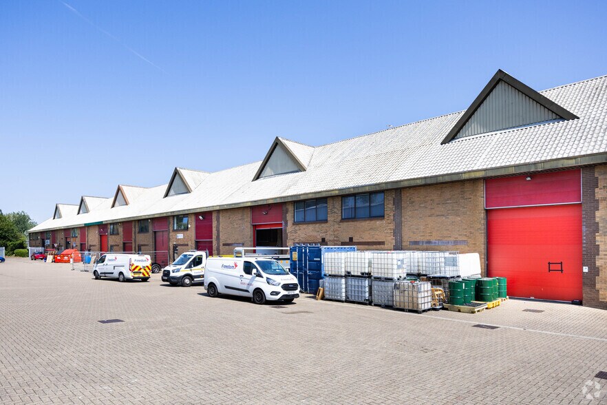 Rutherford Rd, Basingstoke à louer - Photo principale – Image 1 sur 5