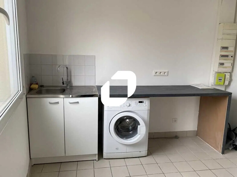 Local d’activités dans Talence à louer - Photo de l’immeuble – Image 3 sur 3