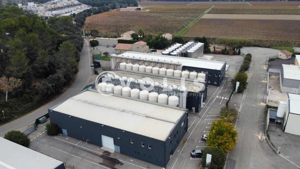 Local d'activités dans Piolenc à vendre - Photo de l’immeuble – Image 3 sur 7