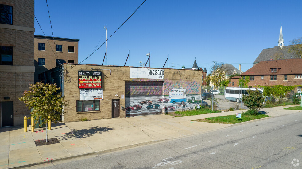 407 Turner Ave NW, Grand Rapids, MI à vendre - Photo de l’immeuble – Image 3 sur 34