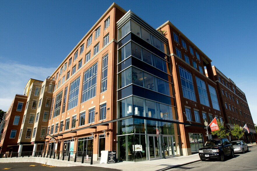 18 Division St, Saratoga Springs, NY à louer - Photo de l’immeuble – Image 1 sur 7