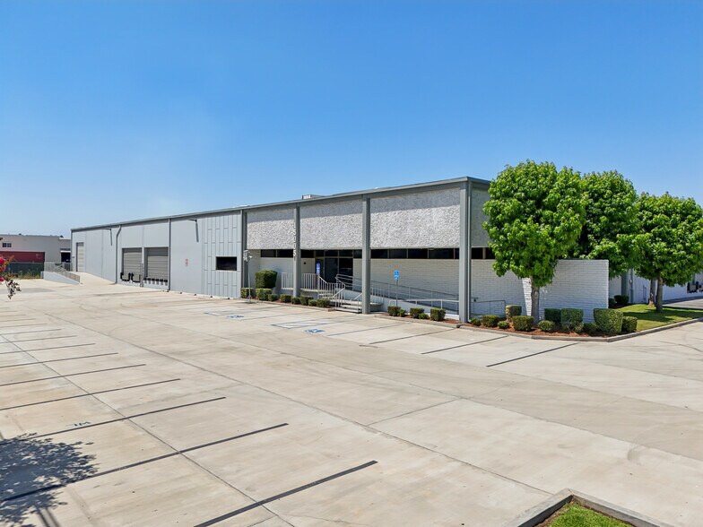 15005 Marquardt Ave, Santa Fe Springs, CA à louer - Photo de l’immeuble – Image 2 sur 8