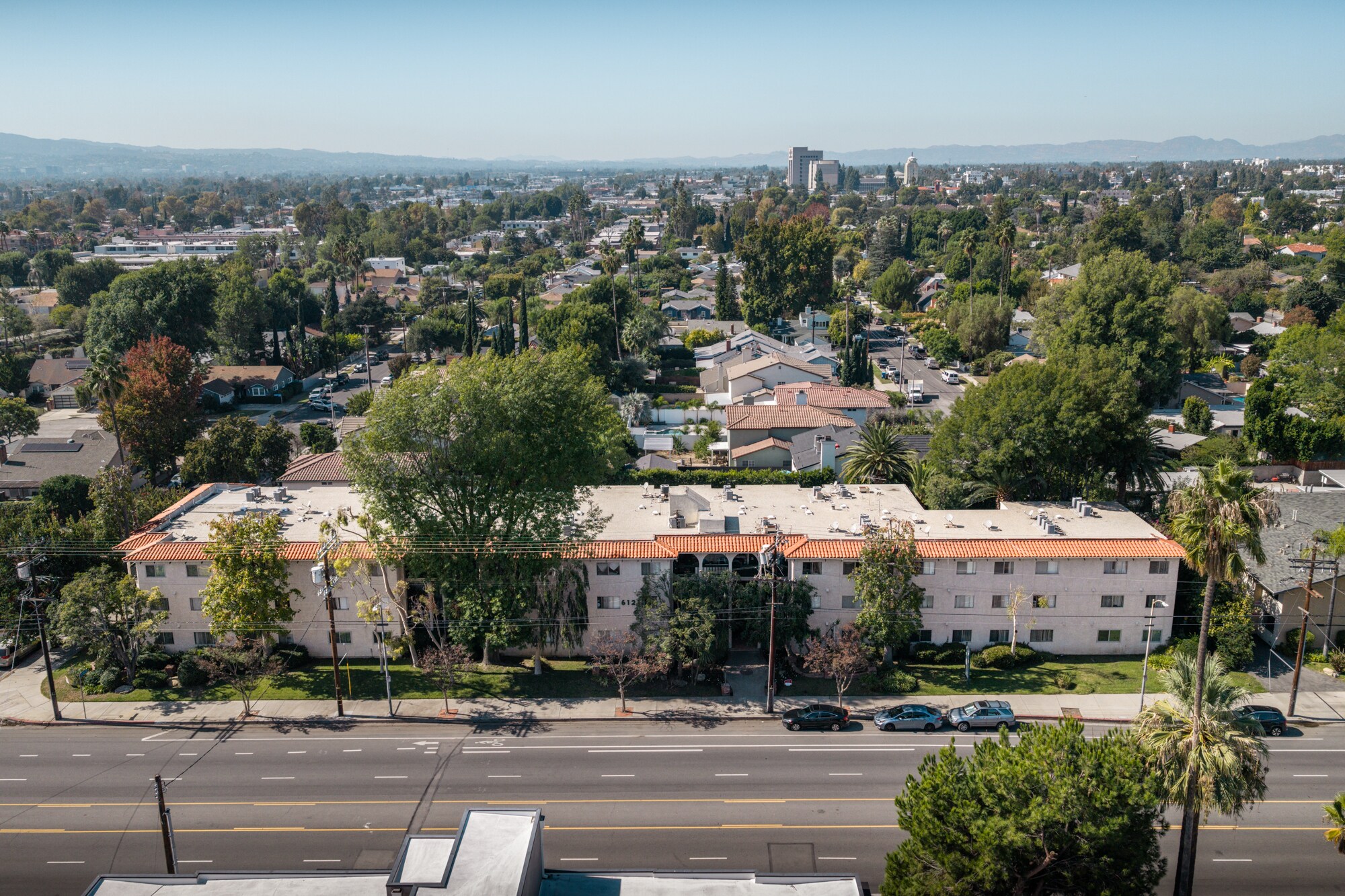 6121 Woodman Ave, Van Nuys, CA à vendre Photo de l’immeuble– Image 1 sur 62