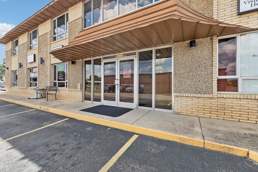 506 College St W, Fayetteville, TN à vendre - Photo de l’immeuble – Image 2 sur 50