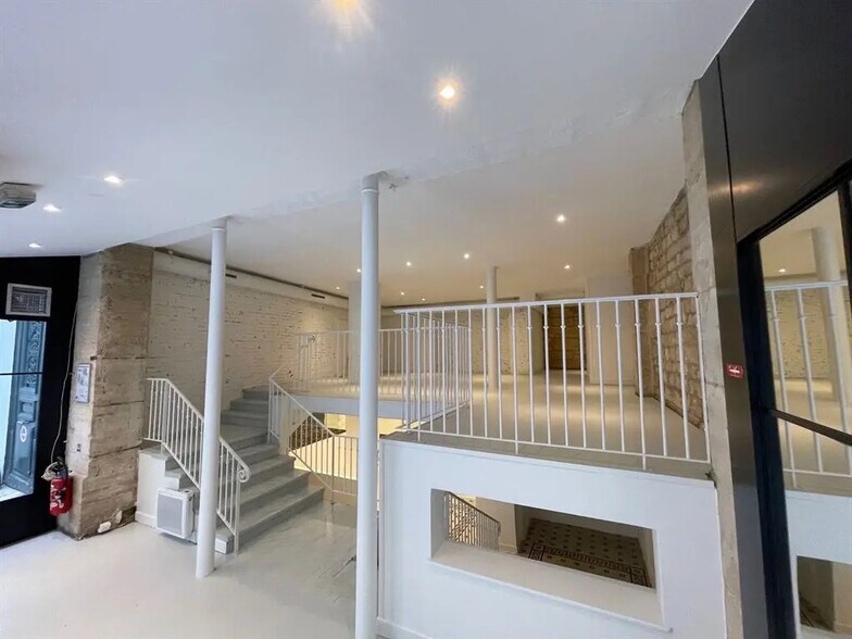 Local commercial dans Paris à louer - Photo de l’immeuble – Image 3 sur 5