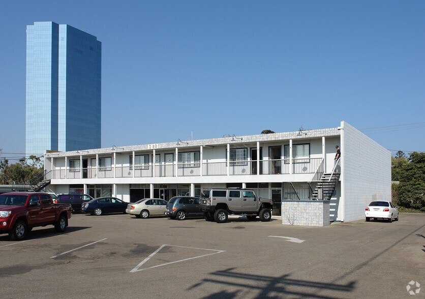 210 St Marys Dr, Oxnard, CA à louer - Photo de l’immeuble – Image 2 sur 3