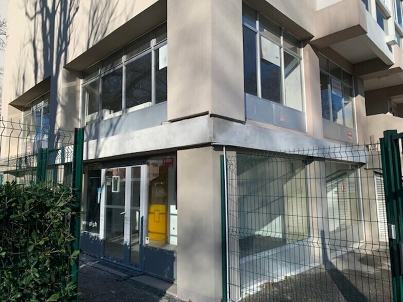Bureau dans Avignon à vendre - Photo de l’immeuble – Image 1 sur 7